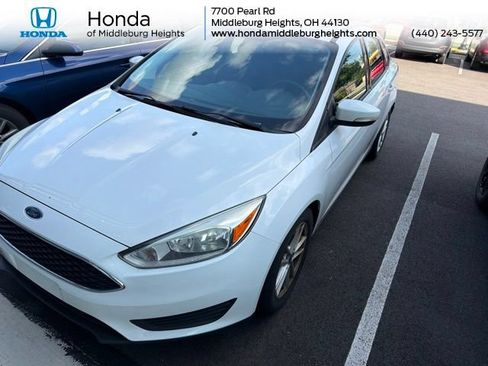 Used 2015 Ford Focus SE FWD image 1