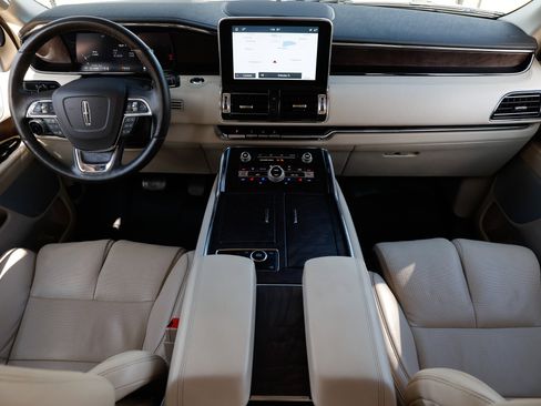 Used 2021 Lincoln Navigator L Reserve image 2