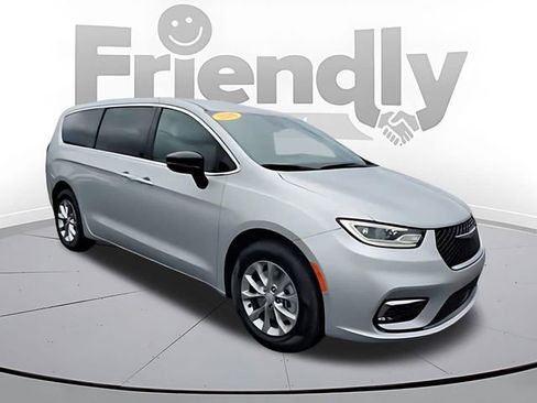 New 2026 Chrysler Pacifica Select AWD/4WD image 7