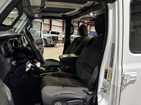 Used 2020 Jeep Gladiator Sport image 14