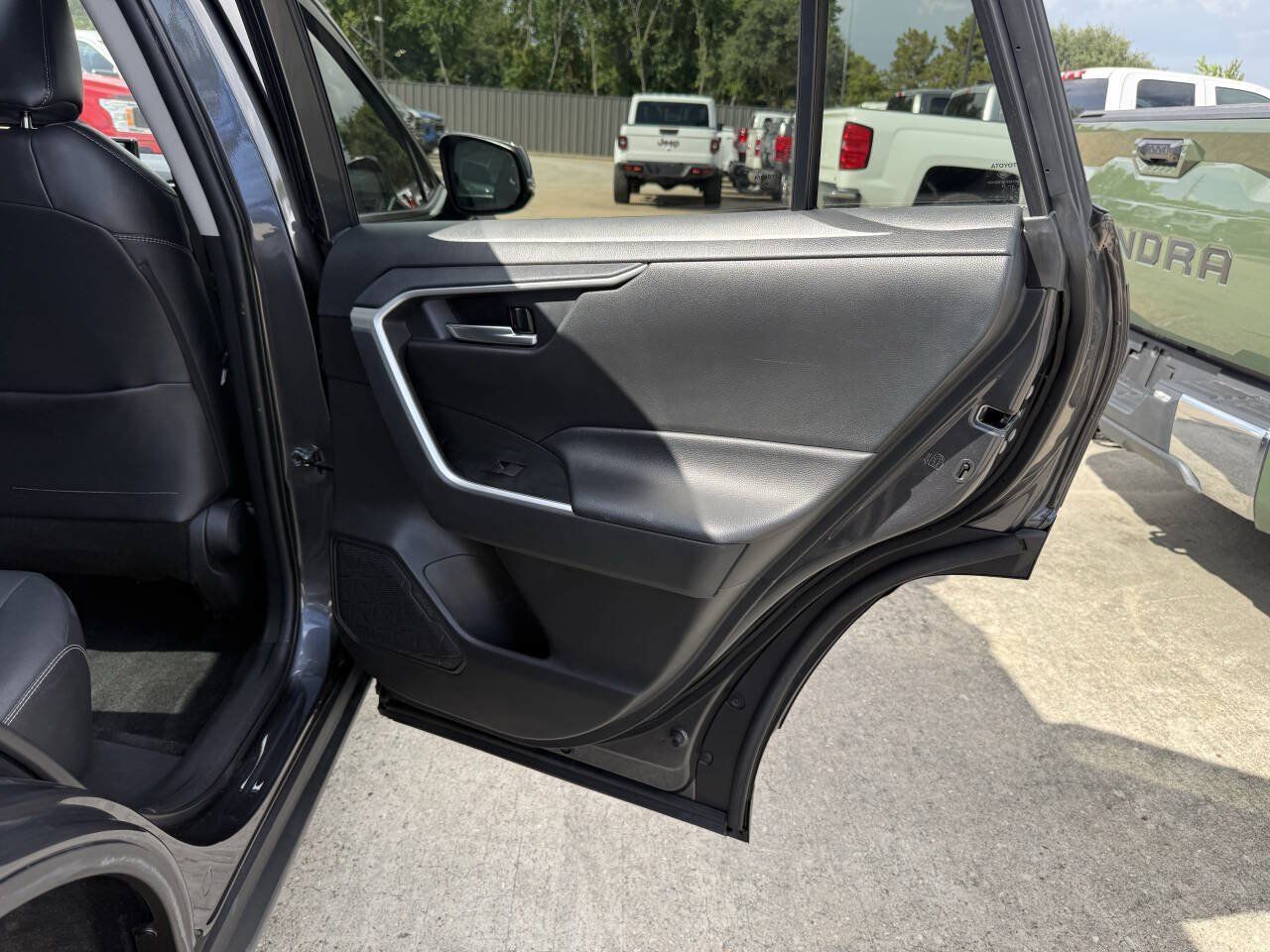 Used 2021 Toyota RAV4 XLE Premium FWD image 16