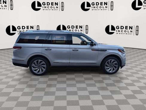 Used 2022 Lincoln Navigator Reserve AWD/4WD image 9