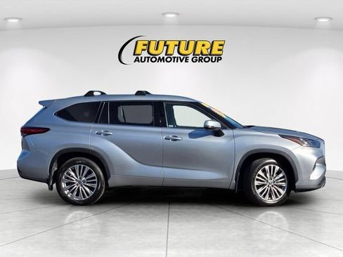 Used 2022 Toyota Highlander Platinum AWD/4WD image 4