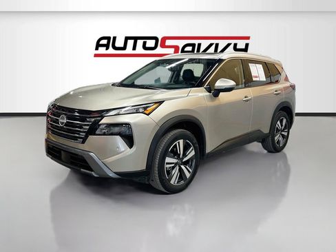 Used 2025 Nissan Rogue SL w/ SL Premium Package AWD/4WD image 3