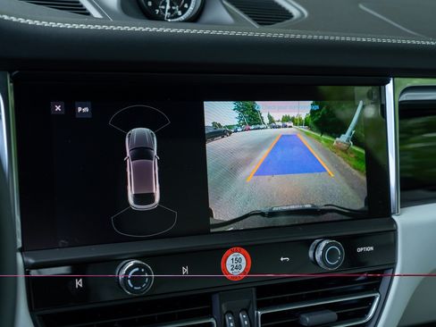 Certified 2026 Porsche Macan AWD/4WD image 29