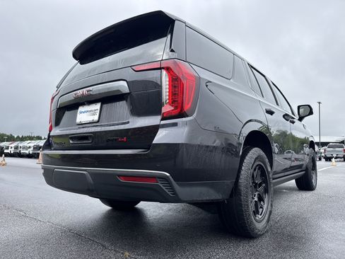 Used 2024 GMC Yukon AT4 w/ AT4 Premium Package AWD/4WD image 10