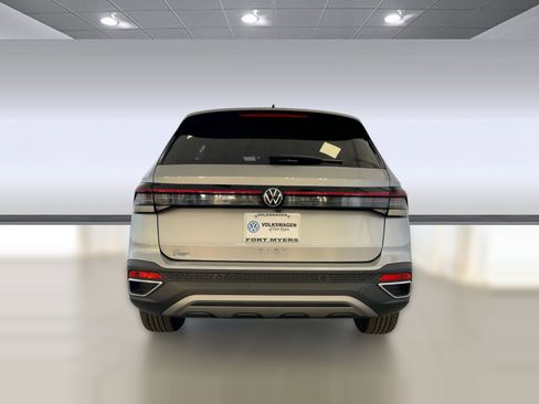 New 2026 Volkswagen Taos SE image 10