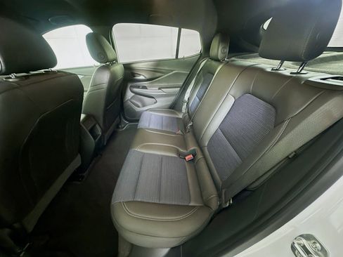 Used 2025 Buick Envista Preferred image 25