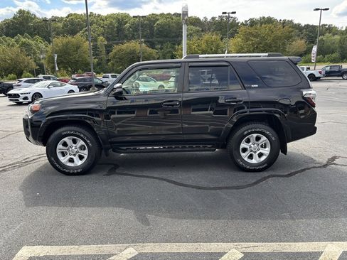 Used 2022 Toyota 4Runner SR5 Premium w/ Moonroof Package image 2