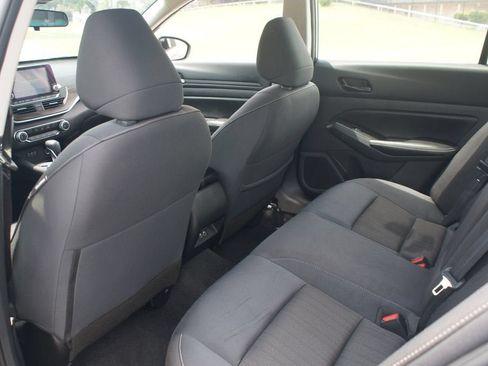 Used 2024 Nissan Altima 2.5 SV FWD image 14