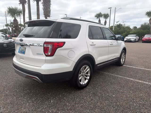 Used 2017 Ford Explorer XLT FWD image 9