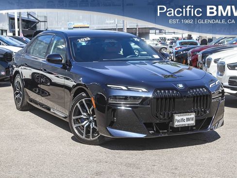 Used 2023 BMW 740i RWD image 1