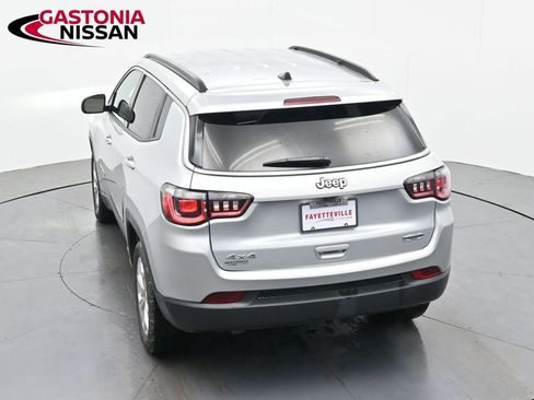 Used 2025 Jeep Compass Latitude AWD/4WD image 29