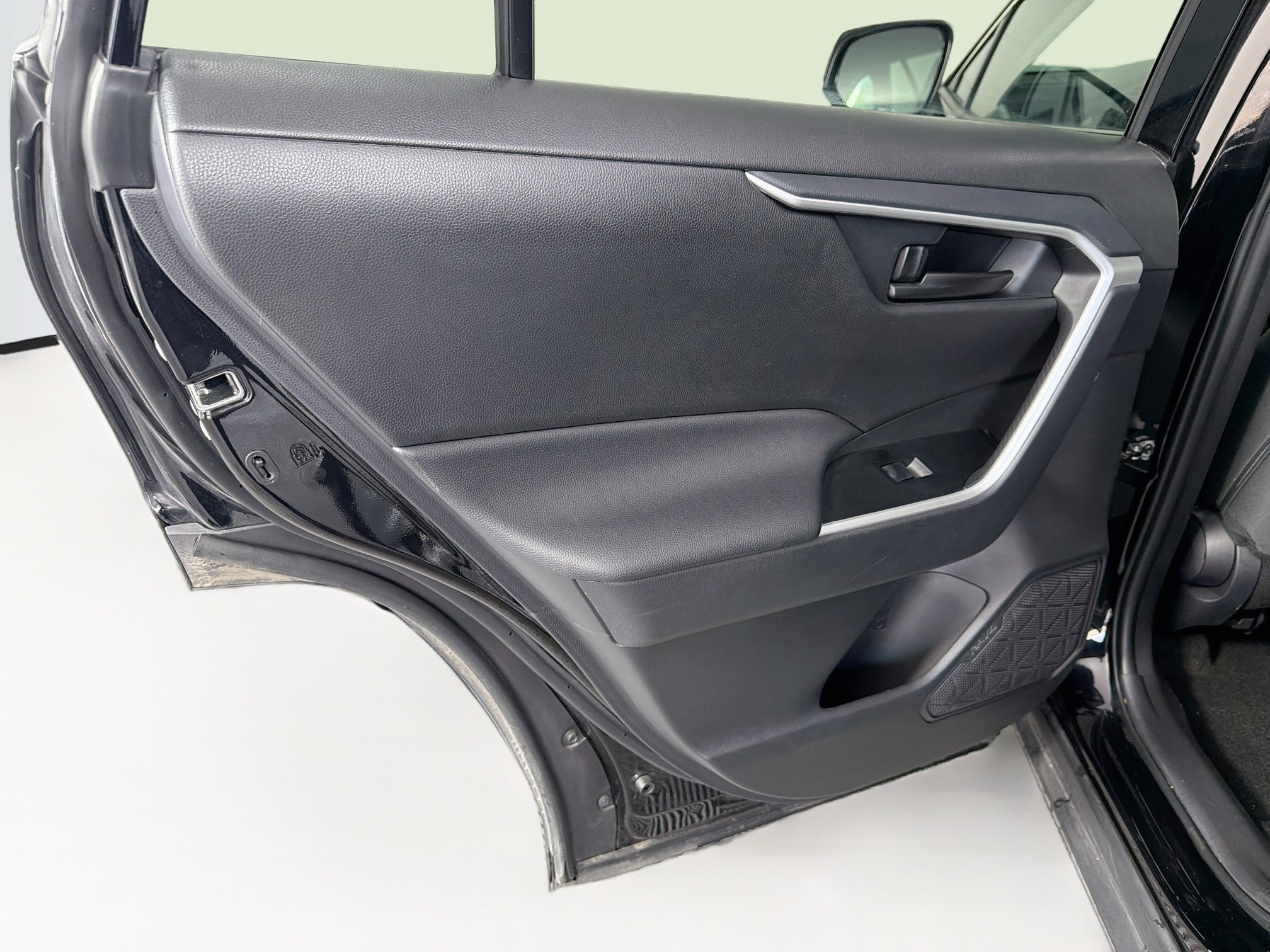 Used 2025 Toyota RAV4 LE AWD/4WD image 26