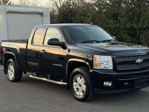Used 2010 Chevrolet Silverado 1500 LTZ w/ Z71 Appearance Package image 9