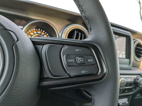 Certified 2023 Jeep Gladiator Sport image 21