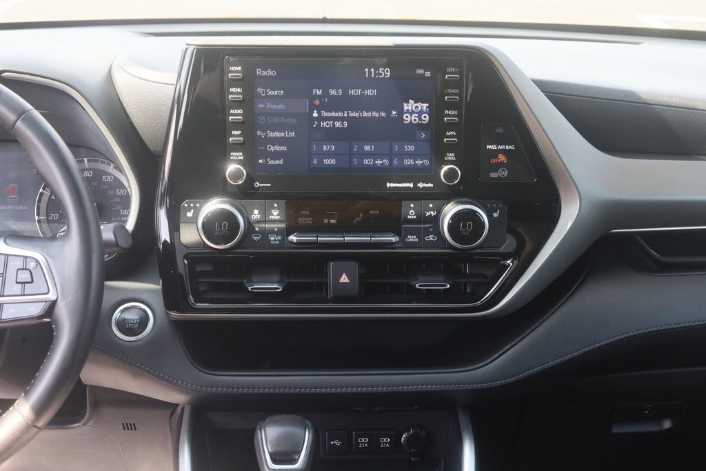 Certified 2021 Toyota Highlander XLE AWD/4WD image 12