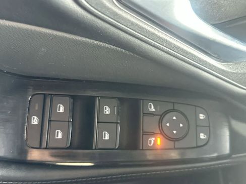 Used 2025 Nissan Rogue SV AWD/4WD image 17