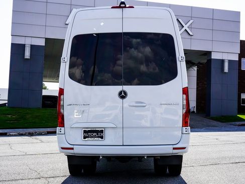 Used 2021 Mercedes-Benz Sprinter 3500 w/ Swivel Seat Package image 13