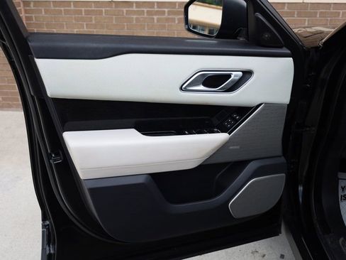 Used 2019 Land Rover Range Rover Velar R-Dynamic SE image 14