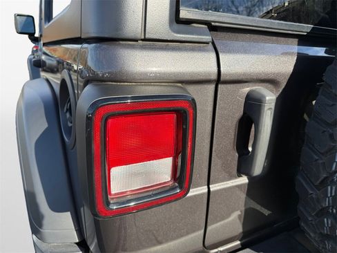 Used 2021 Jeep Wrangler Unlimited Sport image 18