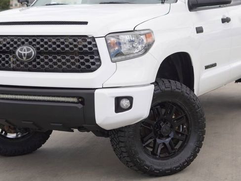 Used 2021 Toyota Tundra SR5 w/ SR5 Upgrade Package AWD/4WD image 5