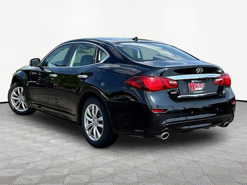 Used 2017 INFINITI Q70 3.7 AWD/4WD image 4