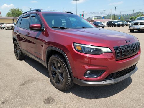 Used 2020 Jeep Cherokee Latitude Plus AWD/4WD image 3