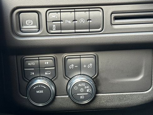 Used 2024 GMC Yukon SLT image 42