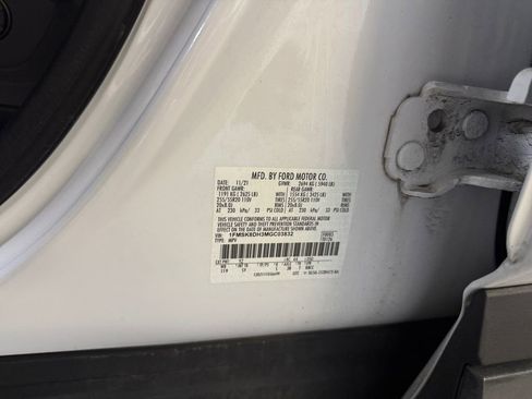 Used 2021 Ford Explorer XLT w/ Equipment Group 202A AWD/4WD image 31