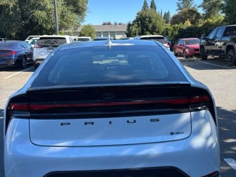 Used 2023 Toyota Prius LE FWD image 4