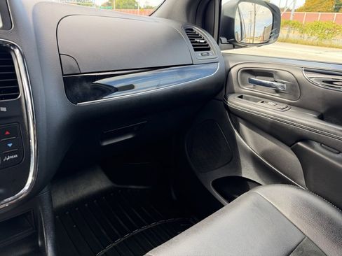 Used 2018 Dodge Grand Caravan SXT w/ Driver Convenience Group image 22
