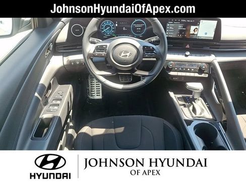 Used 2025 Hyundai Elantra SEL FWD image 21