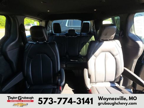 Used 2025 Chrysler Pacifica Select FWD image 13