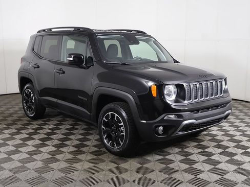 Used 2023 Jeep Renegade Latitude AWD/4WD image 2