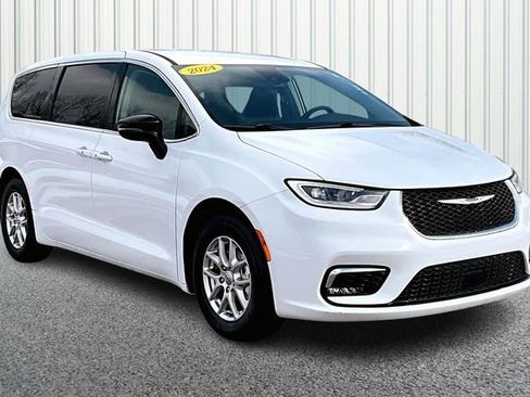 Used 2024 Chrysler Pacifica Touring-L FWD image 1