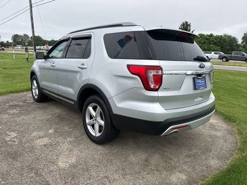 Used 2017 Ford Explorer XLT w/ Equipment Group 202A AWD/4WD image 6