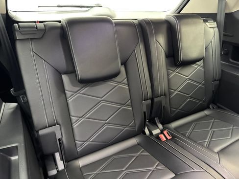 Used 2024 Volkswagen Atlas SE w/ Panoramic Sunroof Package FWD image 41