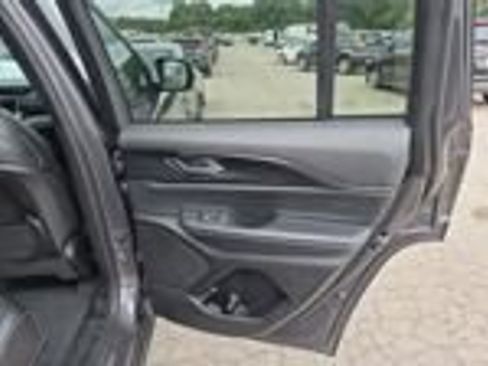 Used 2024 Jeep Grand Cherokee Altitude AWD/4WD image 26