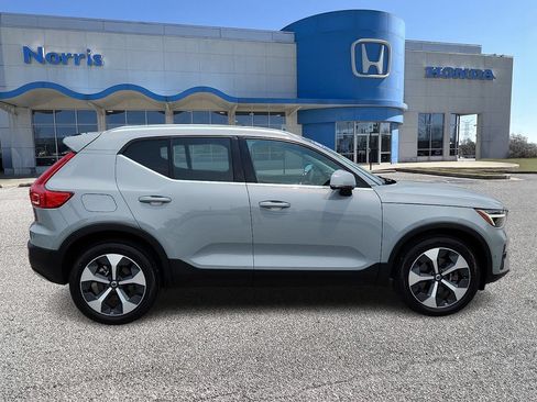 Used 2024 Volvo XC40 B5 Plus w/ Climate Package AWD/4WD image 5