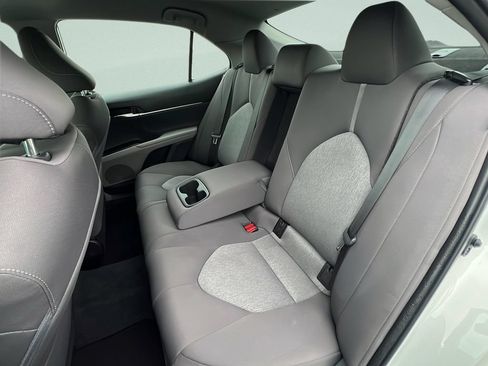 Used 2022 Toyota Camry LE FWD image 9