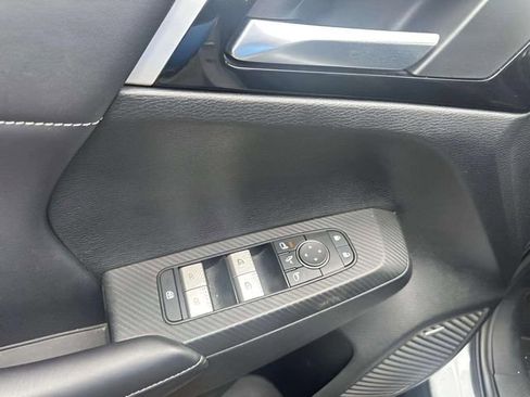 Used 2025 Mitsubishi Outlander SE FWD image 14