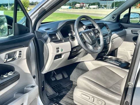 Certified 2021 Honda Pilot Special Edition image 3
