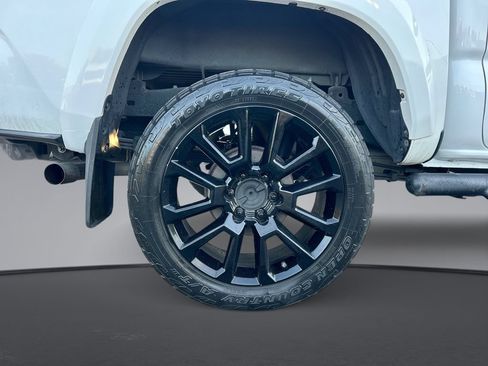 Used 2020 Toyota Tacoma SR5 RWD image 31