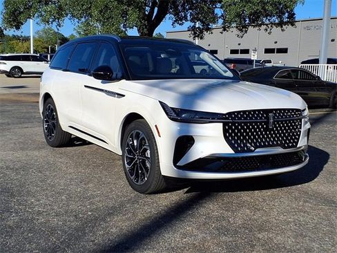 New 2026 Lincoln Nautilus Reserve image 3