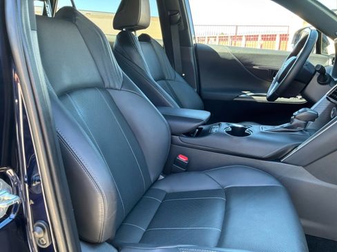 Used 2023 Toyota Venza Limited AWD/4WD image 22
