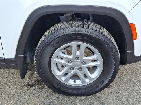 Used 2025 Jeep Grand Cherokee Laredo w/ MOPAR Finishing Package image 26