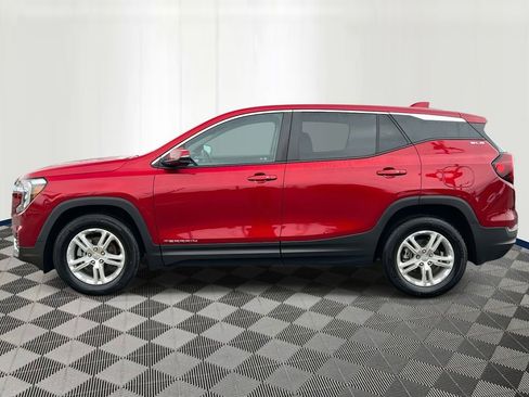 Used 2023 GMC Terrain SLE image 2