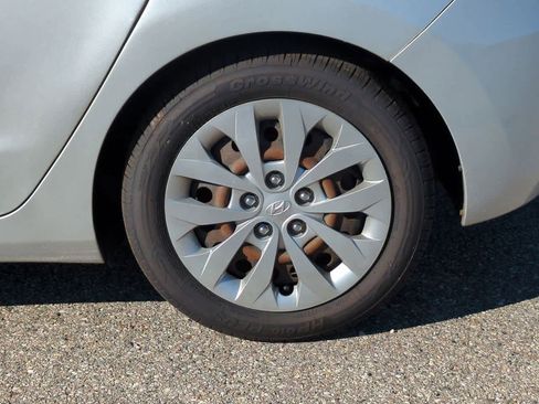 Used 2017 Hyundai Elantra GT image 12