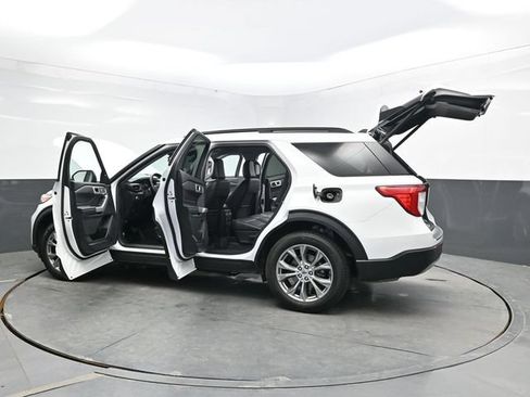 Used 2022 Ford Explorer XLT w/ Equipment Group 202A AWD/4WD image 36